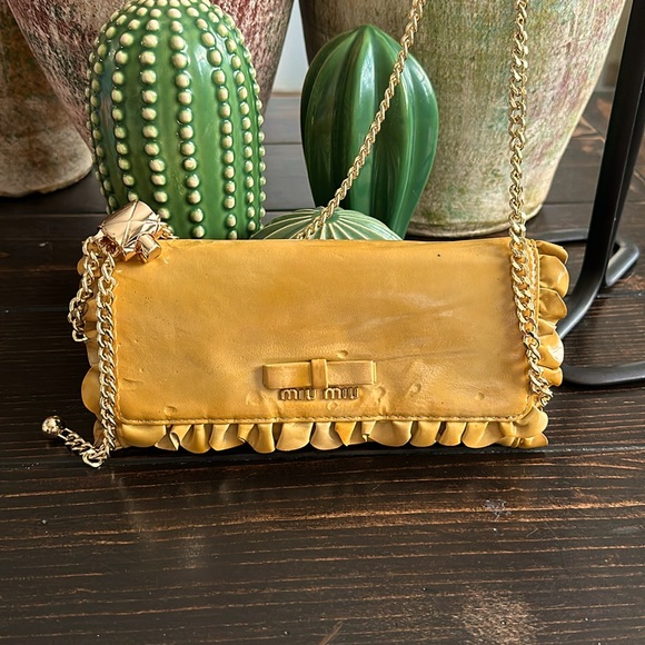 Yellow Miu Miu Vernice Ruches rare wallet - Picture 1 of 10